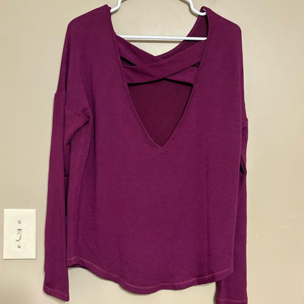 Yogalicious Women’s Magenta Athletic Pullover Cutout Back Medium
